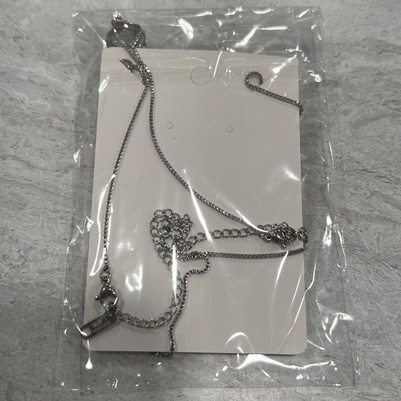 Iridescent Circles Layered Necklace Set - Picture 5 of 6